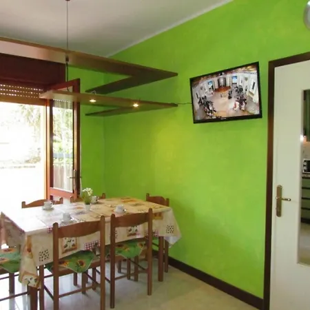 Furnished Near The * Бібіоне